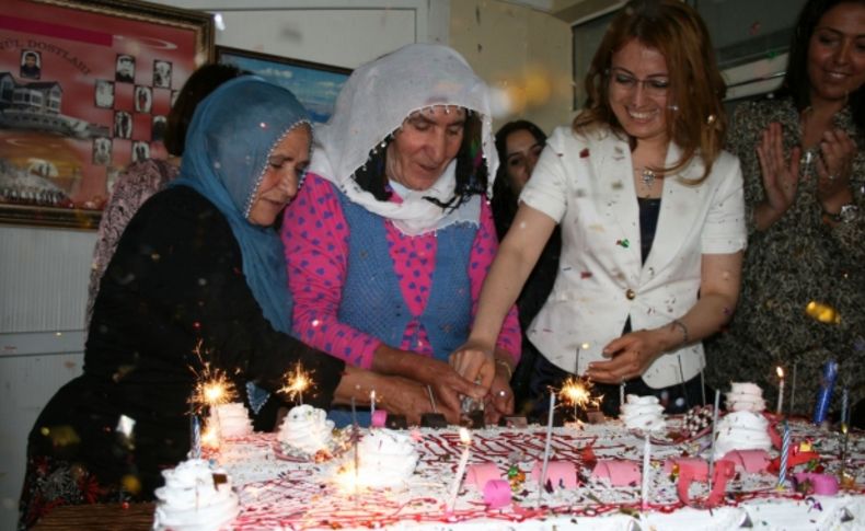 Pertekli anneler, Anneler Günü'nü Harput'ta kutladı
