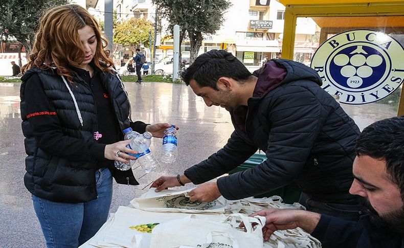 Pet şişeyi getir, bez çantayı götür