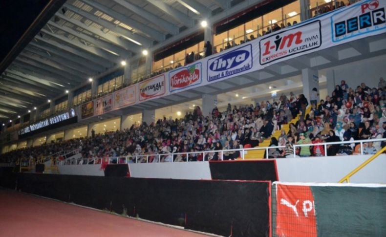 Peygamber sevgisi stadyumu doldurdu