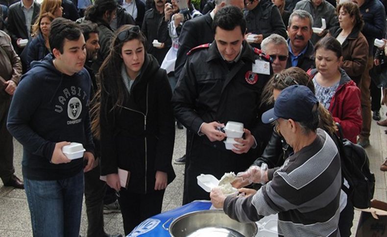 Büyükşehir memurundan pilavlı eylem