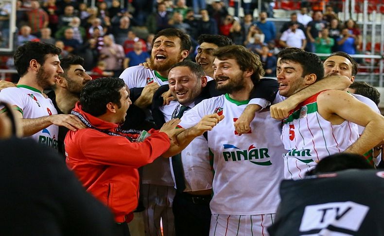 Pınar Karşıyaka Fenerbahçe önünde