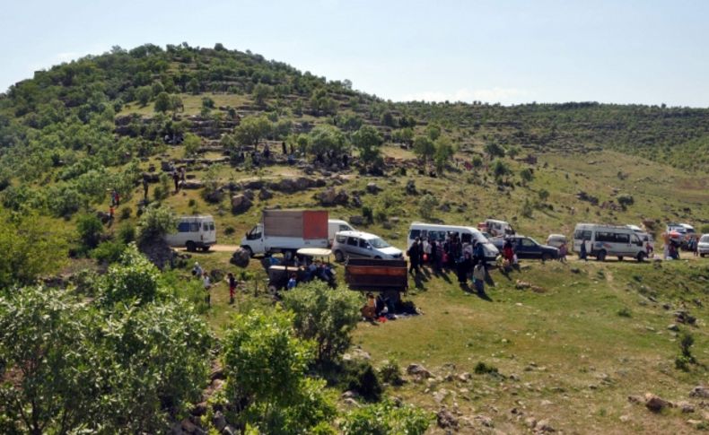Pire Kureyş Türbesi ziyaretçi akınına uğruyor
