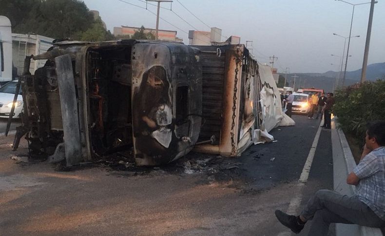 İzmir'de, devrilen TIR alev aldı