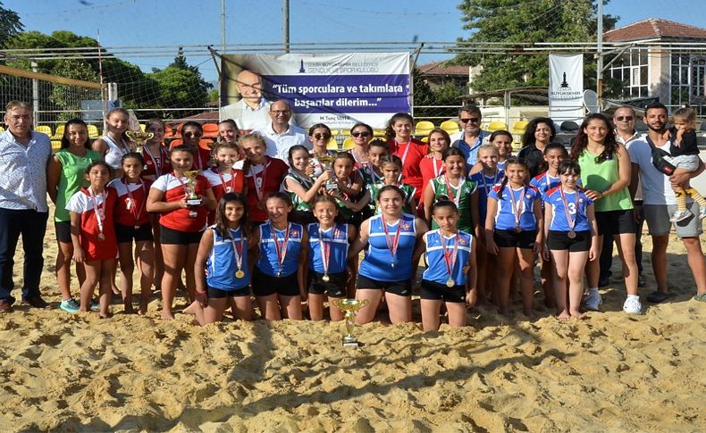 Play voleybolunda ödüller verildi