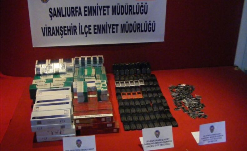 Polis, 95 adet cep telefonu ve 780 paket kaçak sigara ele geçirdi