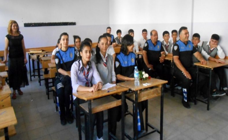 Polis, öğrencinin güvenliği için çalışıyor