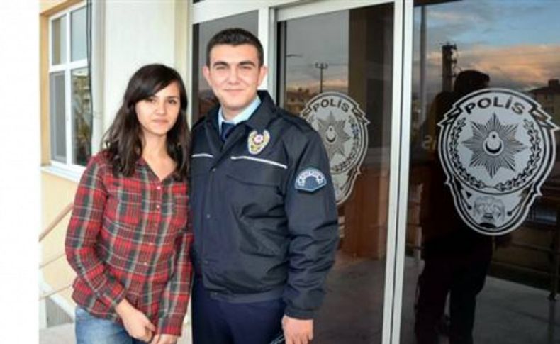 Polis telsizi anonsuyla evlilik teklifi