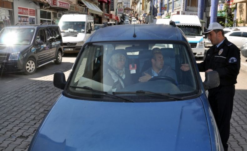 Polisin 'kemer' uygulamasına takılan milletvekili ve danışmanına ceza kesildi