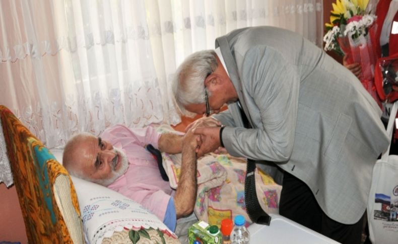 Posbıyık, evde sağlık hizmeti alan hastayı ziyaret etti