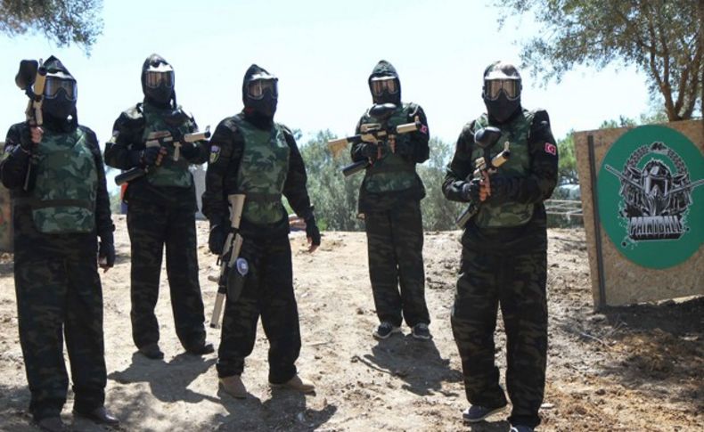 Karşıyaka'da gençlerin tercihi paintball