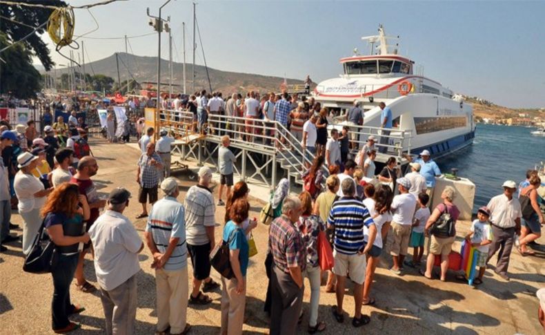 İzmirlilerden Foça'ya ilk sefere yoğun ilgi