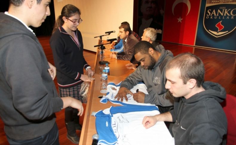 Profesyonel basketbolcular SANKO’lu öğrencilerle buluştu