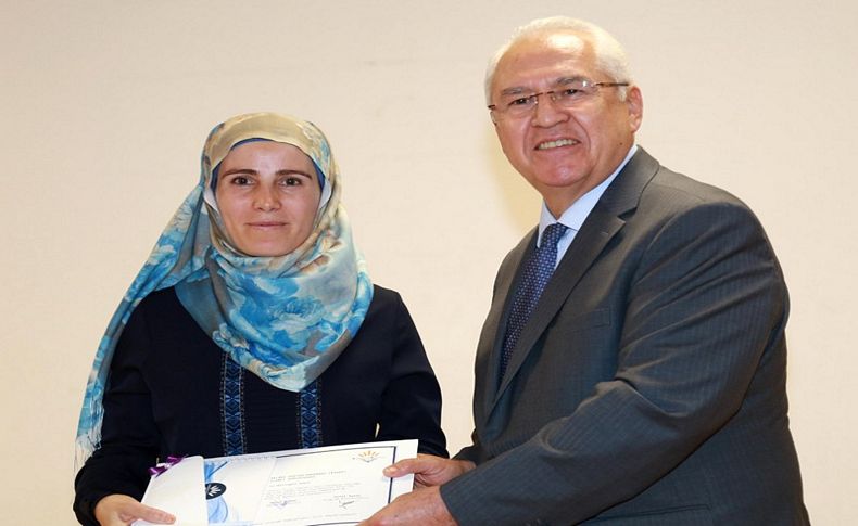 Program sonunda belgeleri Selvitopu verdi