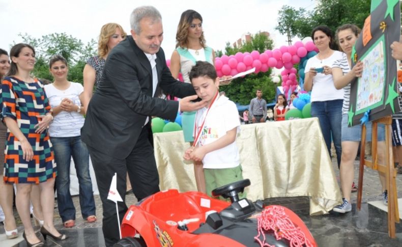 Resim yarışmasında dereceye giren minikler ödüllendirildi