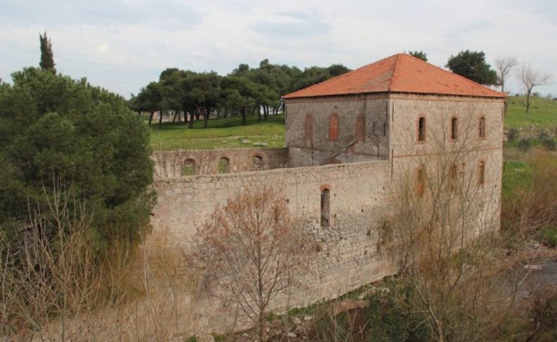 Bergama'da tarihi yapılar hayat buluyor