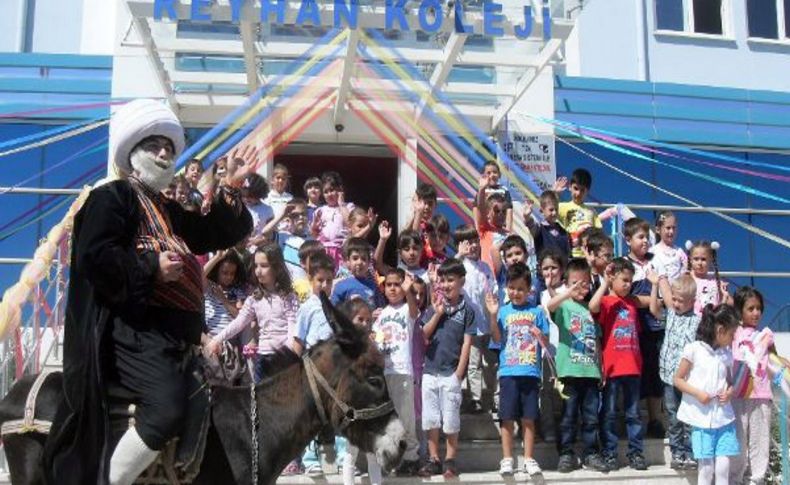 Reyhan İlköğretim Okulu'nun minikleri yeni yıla Nasreddin Hoca ile başladı