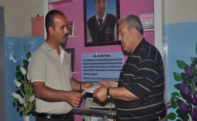 Reyhanlı'da şehit olan Oğulcan Tuna’nın karnesini babası aldı