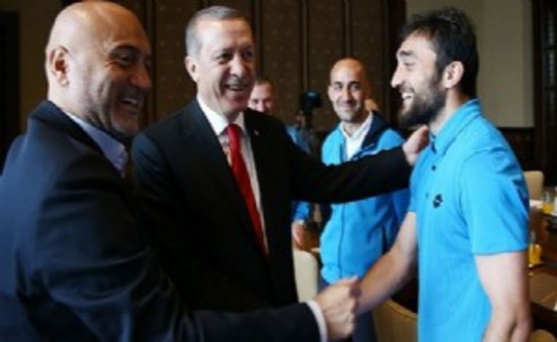 Galatasaray’dan sonra bir takım daha ‘Ak Saray’da