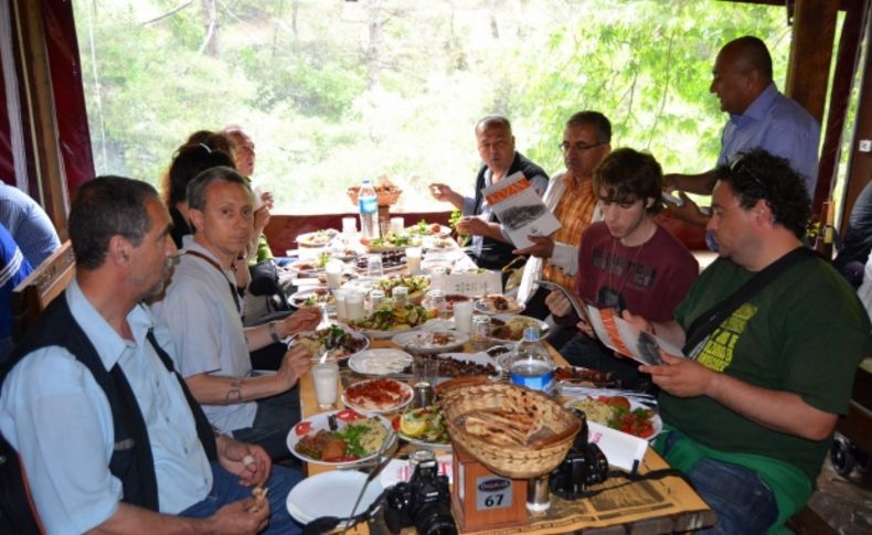 Romanyalı ve İspanyol turistler Kozan’da