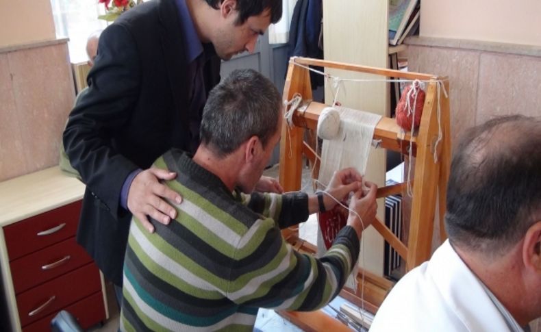 Ruhsal hastalığı bulunanlar, minyatür halıyla rehabilite ediliyor