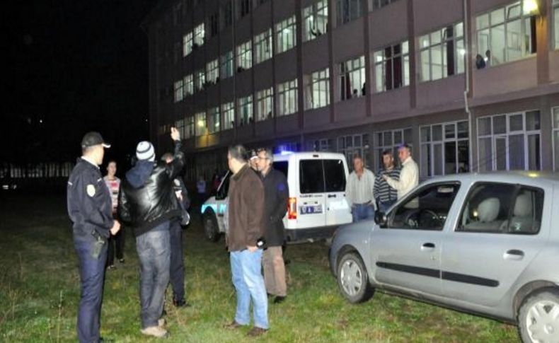 Rüyasindaki Gibi Pencereden Atladi Hastanelik Oldu