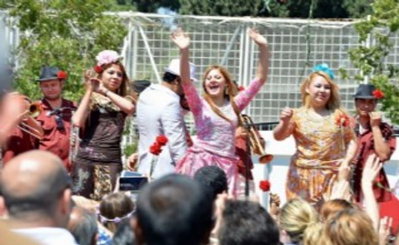 Fuarda en renkli bayram