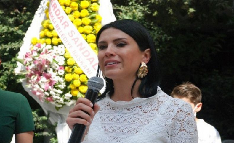 Saadet öğretmen ve Ezgi Mola'yı ağlatan açılış