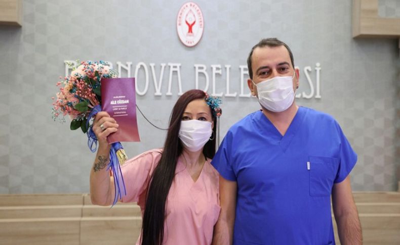 İzmir'de sağlık çalışanı çiftten dikkat çeken nikah!