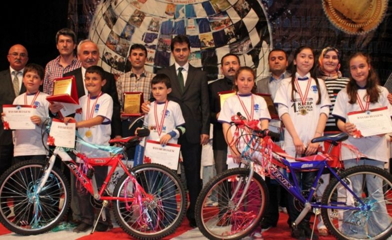 Sahil Koleji, altın çocukları ödüllendirdi
