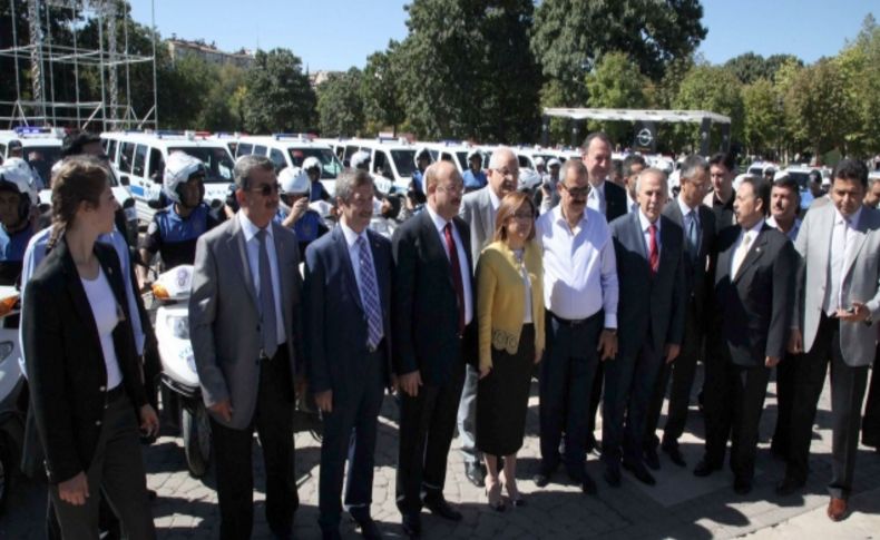 Şahinbey Belediyesi'nden Emniyet'e 15 araç