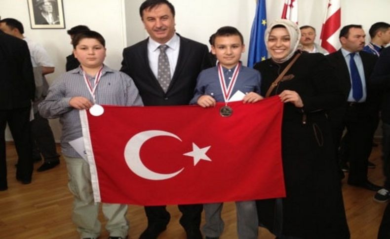 Sakarya Fatih Koleji, Gürcistan'dan gümüş madalya ile döndü