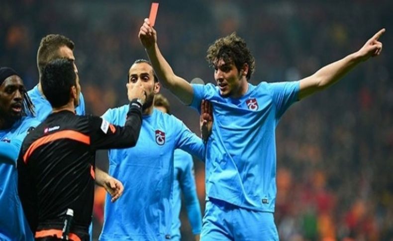 Salih Dursun'un hakeme kırmızı kartı dünya basınında
