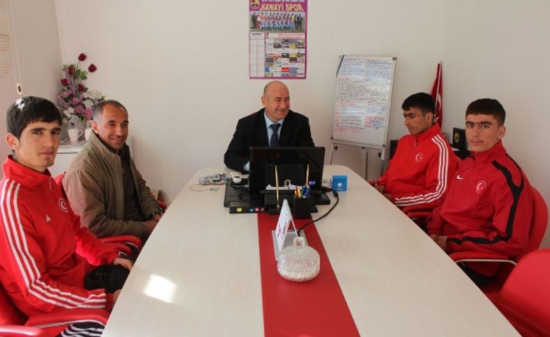 Şampiyon sporcular Ağrı'nın gururu oldu