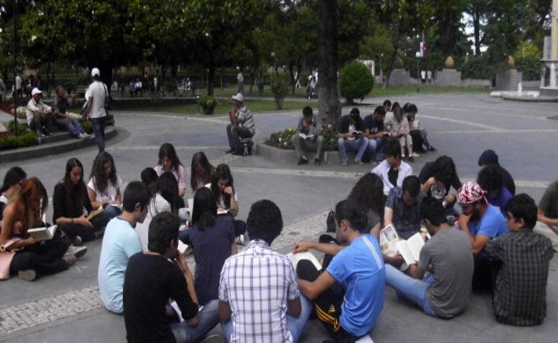 Samsun’da kitap okumalı protesto