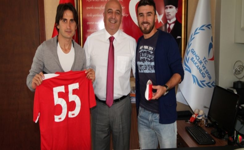 Samsunsporlu futbolcular, Güven Özyurt'u makamında ziyaret etti