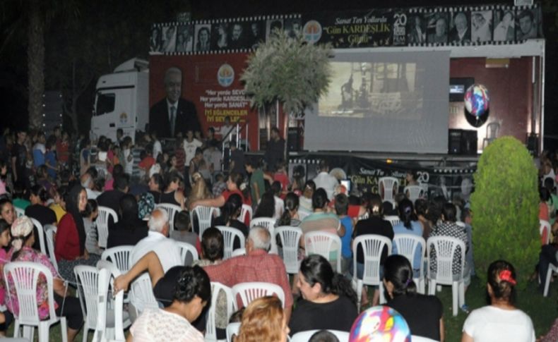 Sanat TIR'ı Akkapı Mahallesi'nde