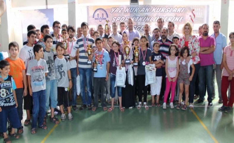 Santranç turnuvasında başarılı olan öğrenciler ödüllendirildi