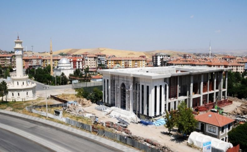 Saray’daki kongre merkezi tamamlanıyor