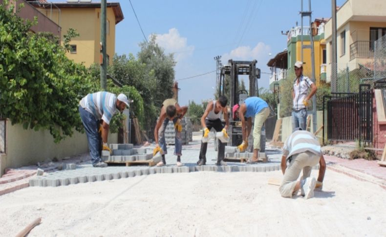 Sarıçam'da yol yapım çalışmaları sürüyor
