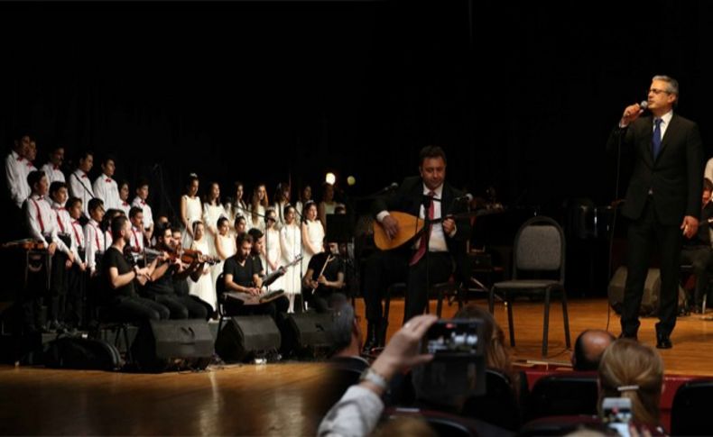Şarkılarla barış mesajı verdiler