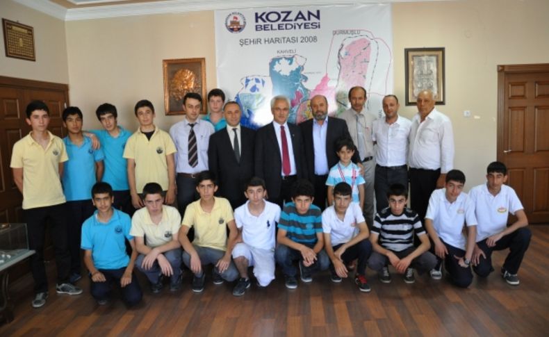 Satranççılardan Kozan Belediyesi'ne ziyaret