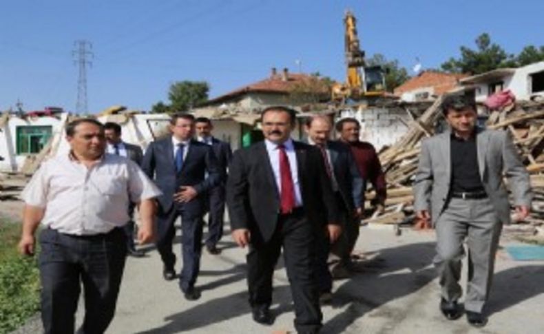 Uşak'ta ulaşıma kolaylık için 10 ev yıkıldı