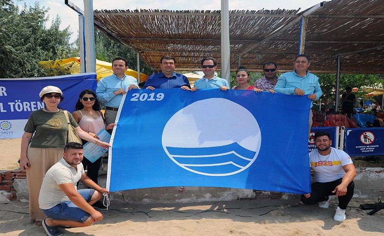 Seferihisar’da 8 halk plajı Mavi Bayrak aldı