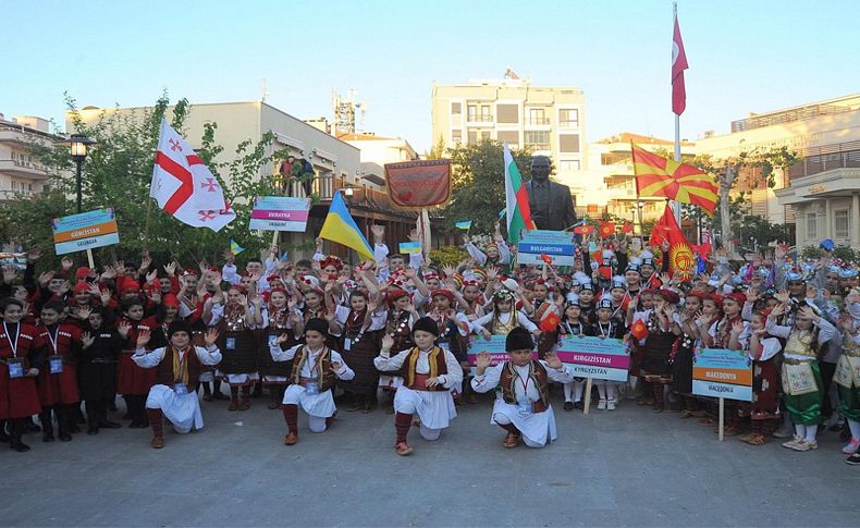 Seferihisar'da halk dansları festivali