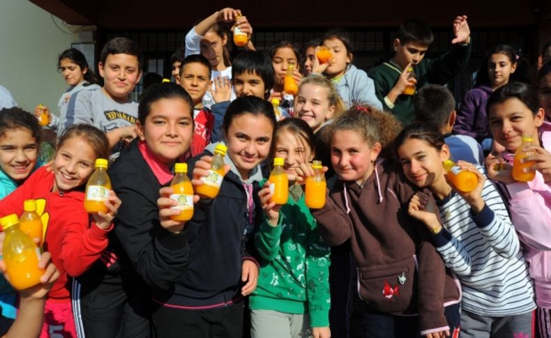 Seferihisar’da her öğrenciye mandalina suyu