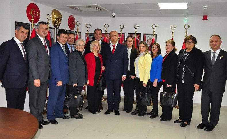 Şehit ailelerinden Valilik ve Büyükşehir'e ziyaret