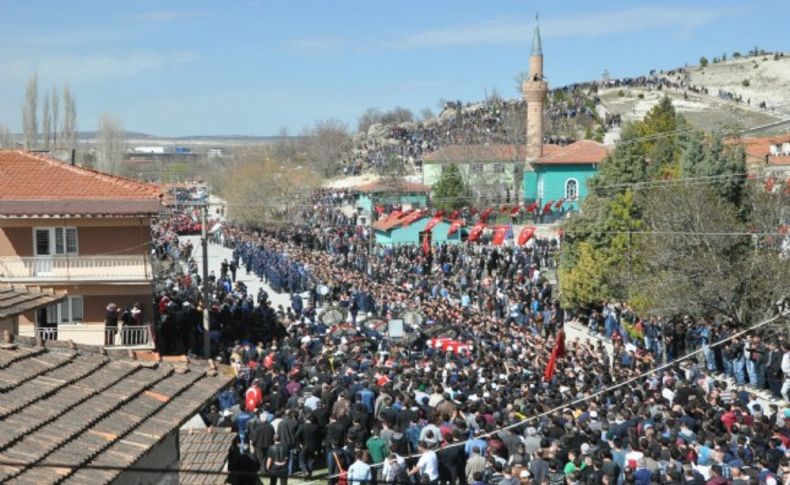Şehidi 10 bin kişi uğurladı