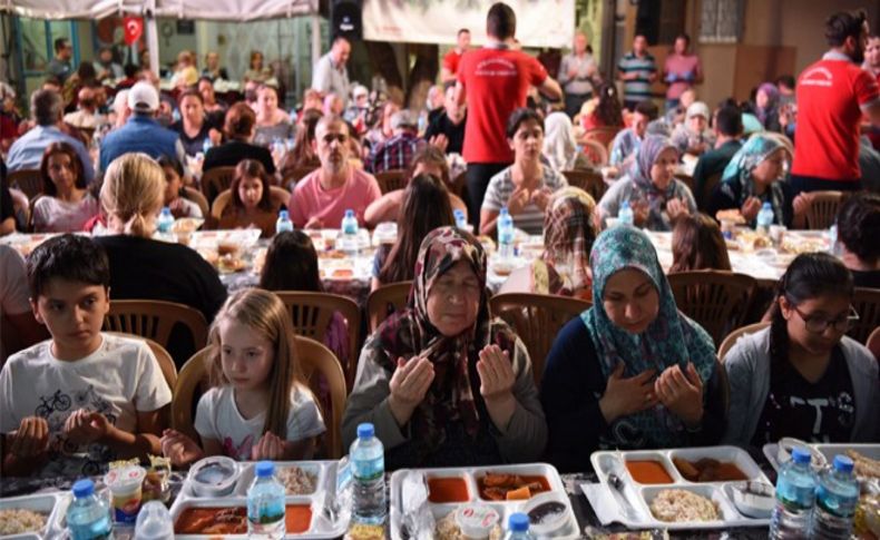 Bornova'da dualar şehitler için