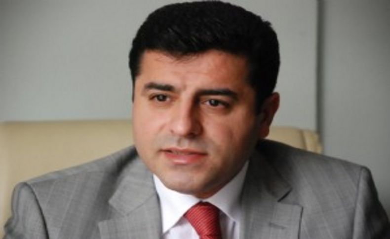 Demirtaş : 'Bayrak ve heykel yakanları kınıyorum'
