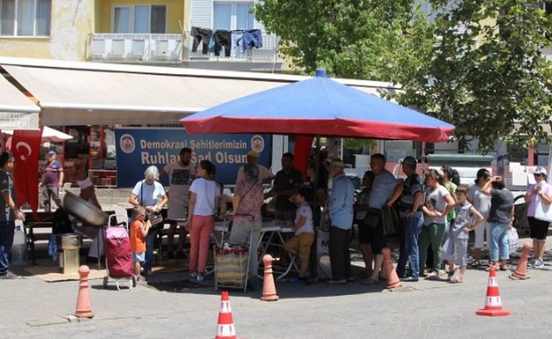 Selçuk’ta demokrasi şehitleri için lokma hayrı